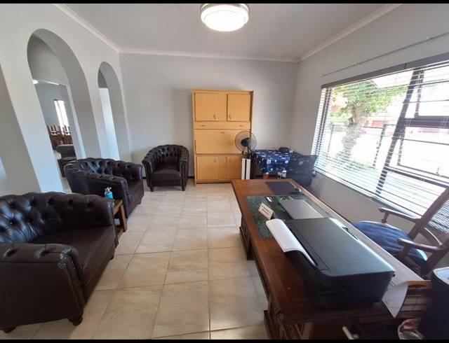 4 BEDROOM HOUSE FOR SALE IN FRAAIUITSIG
